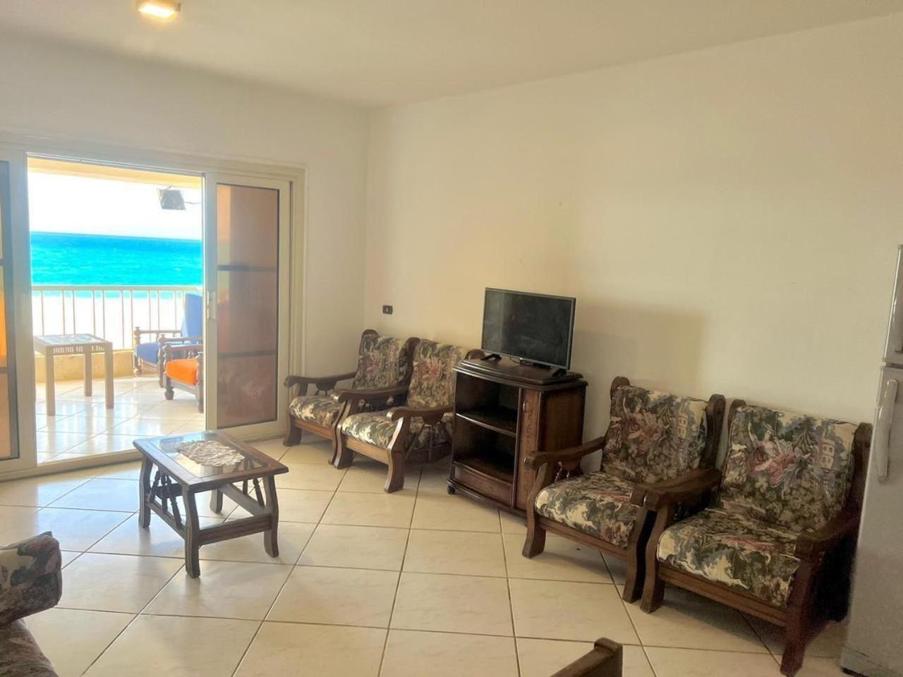 Beachfront Chalet In Green Beach, North Coast El Alamein Bilik gambar